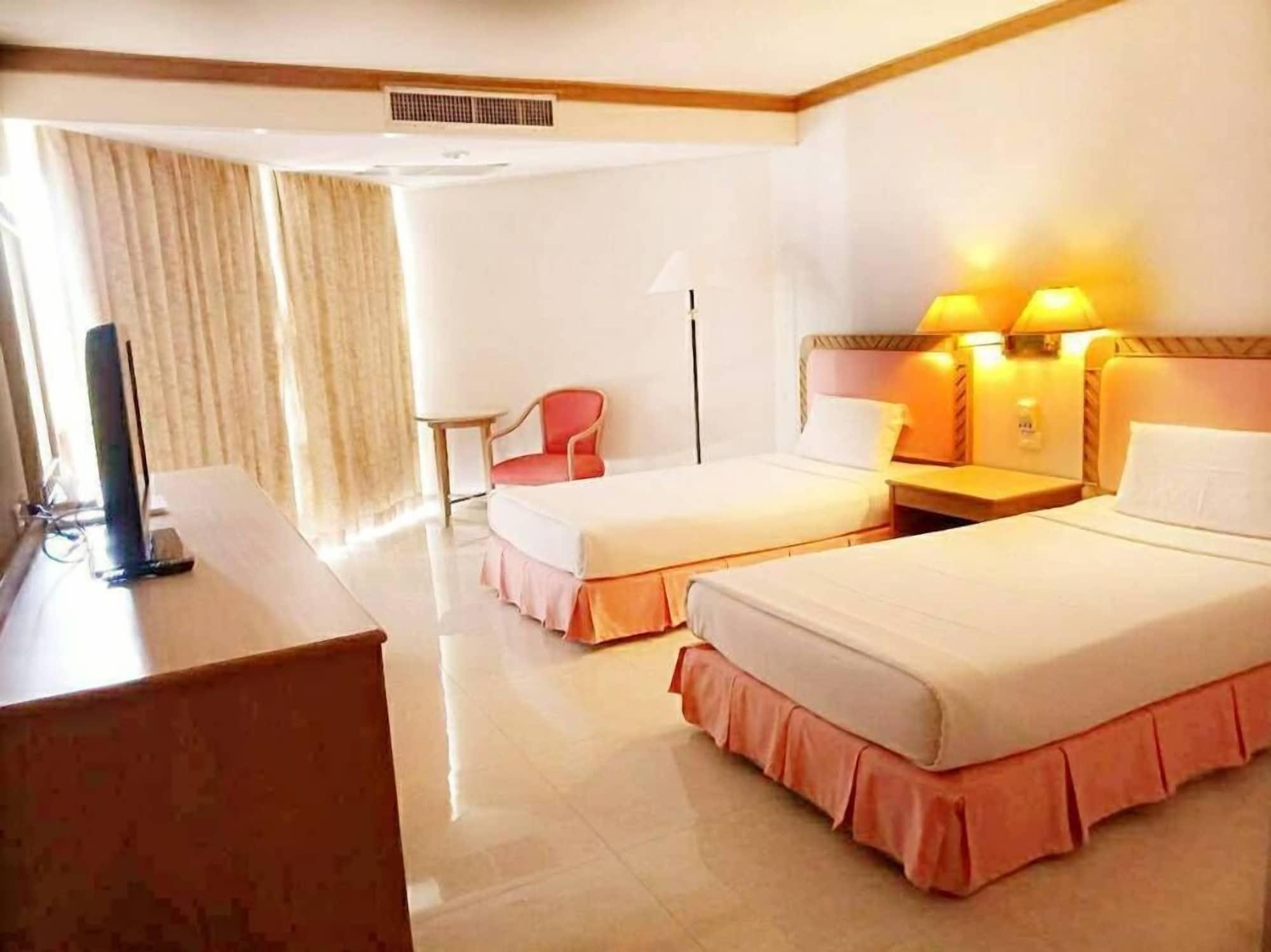 Khanom Golden Beach Hotel Exterior photo