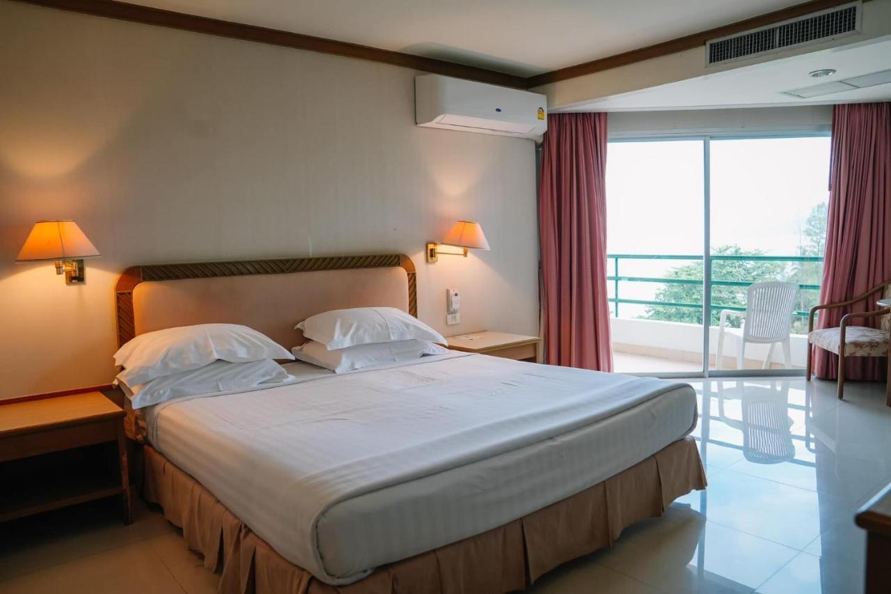 Khanom Golden Beach Hotel Exterior photo