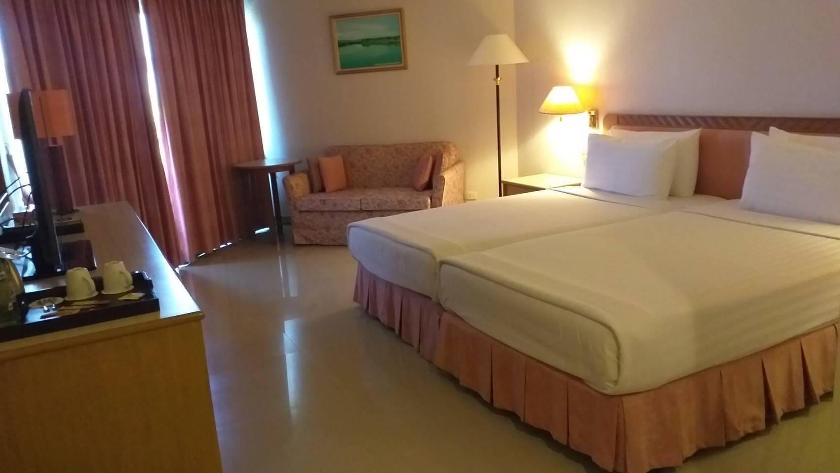 Khanom Golden Beach Hotel Exterior photo