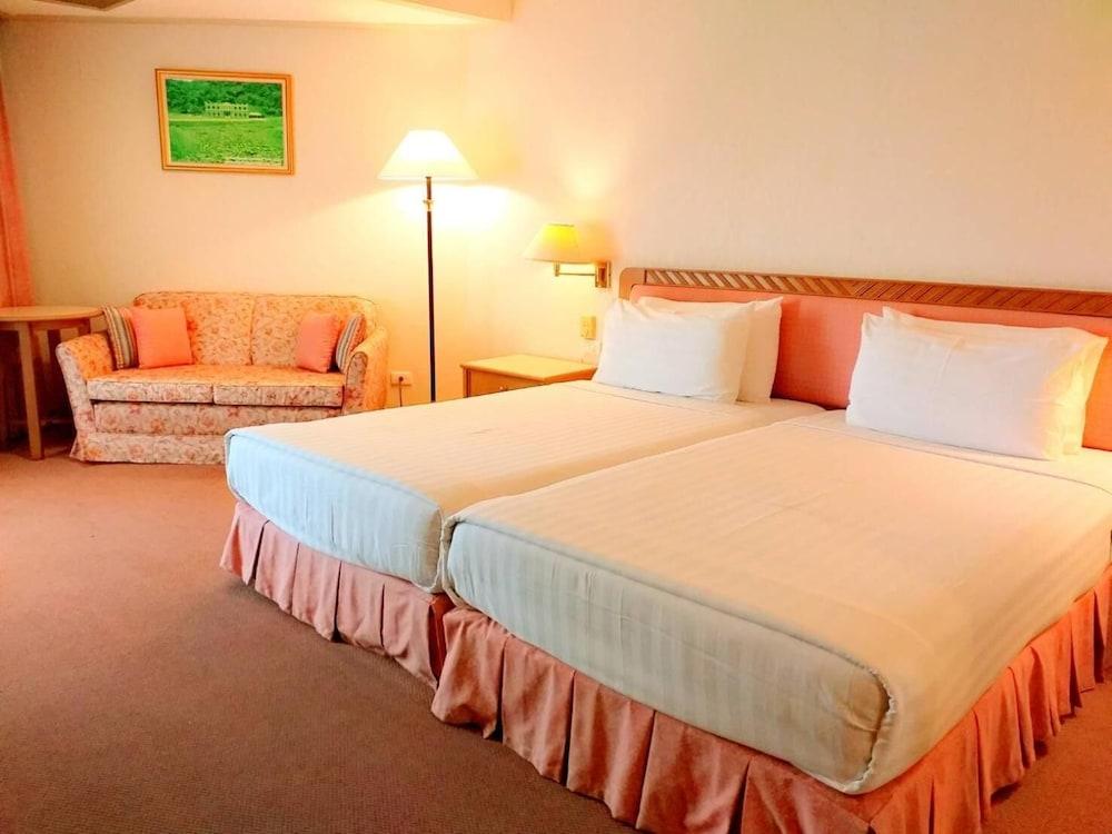 Khanom Golden Beach Hotel Exterior photo