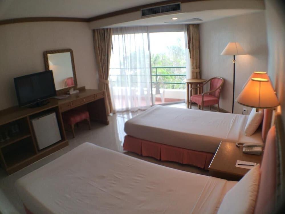 Khanom Golden Beach Hotel Exterior photo