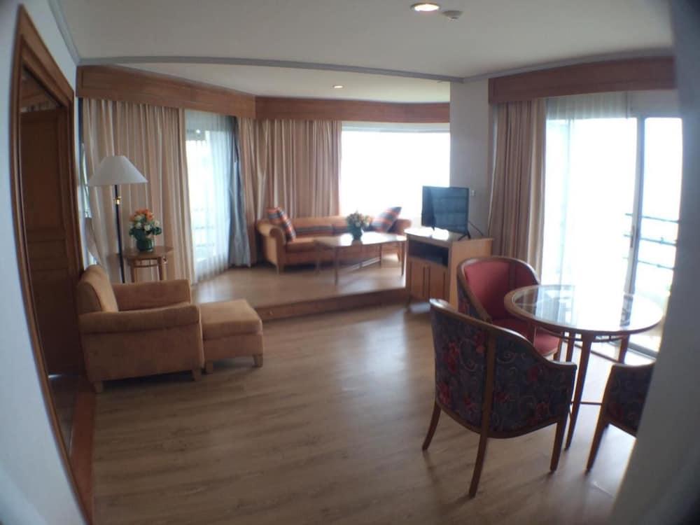 Khanom Golden Beach Hotel Exterior photo