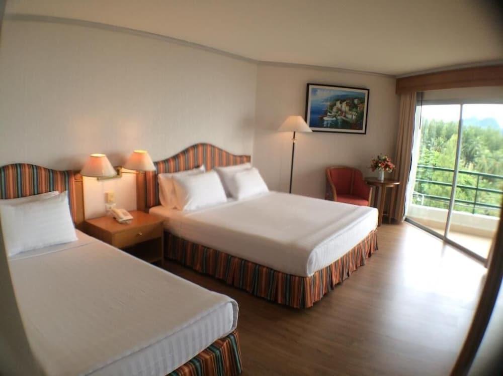 Khanom Golden Beach Hotel Exterior photo