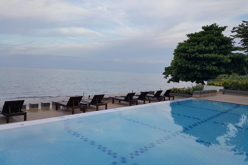 Khanom Golden Beach Hotel Exterior photo